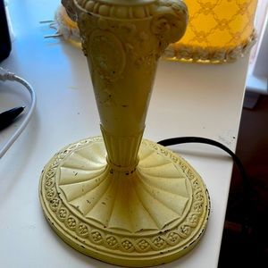 Victorian Vintage Desk Lamp 6” and 2.48 Lbs: Hvy cer based and it’s on orig for